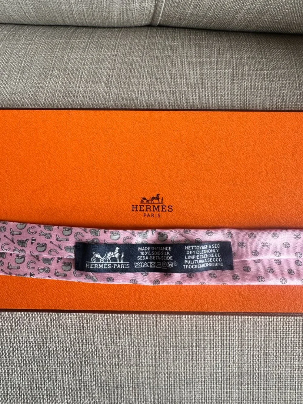 Authentic Hermes Equestrian Style 5276 SA Men's Pink Lucky Horseshoe Silk Tie